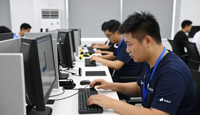 如何选择适合创新服务未来的出行数据分析系统？